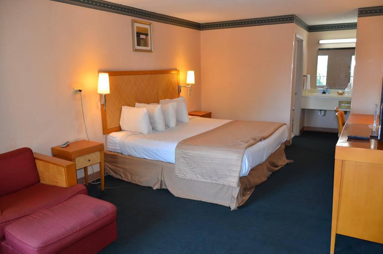 Days Inn Cheraw ภายนอก รูปภาพ