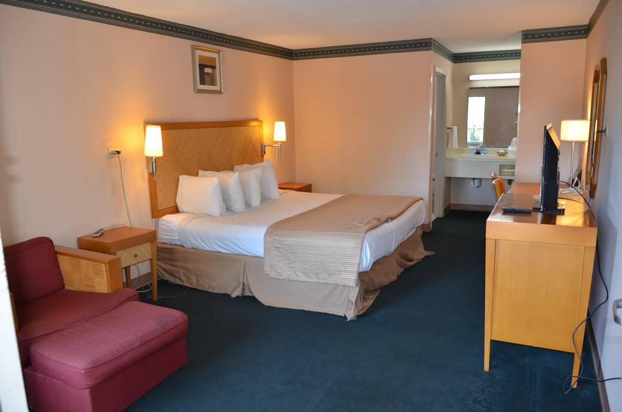 Days Inn Cheraw ภายนอก รูปภาพ