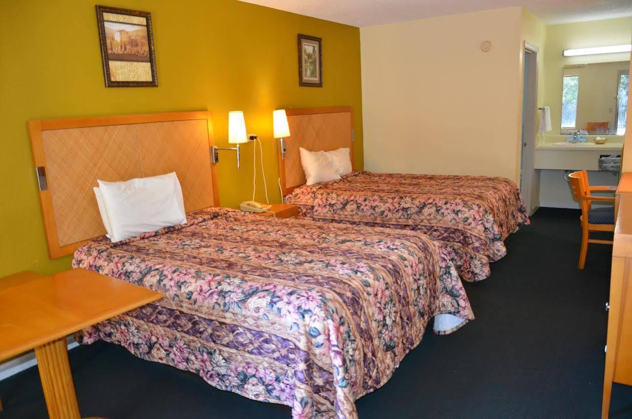 Days Inn Cheraw ภายนอก รูปภาพ
