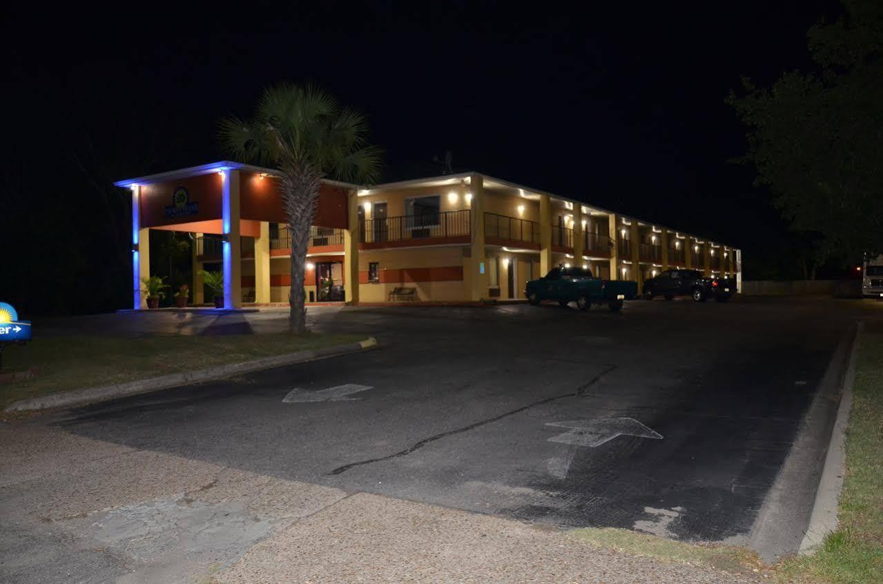 Days Inn Cheraw ภายนอก รูปภาพ