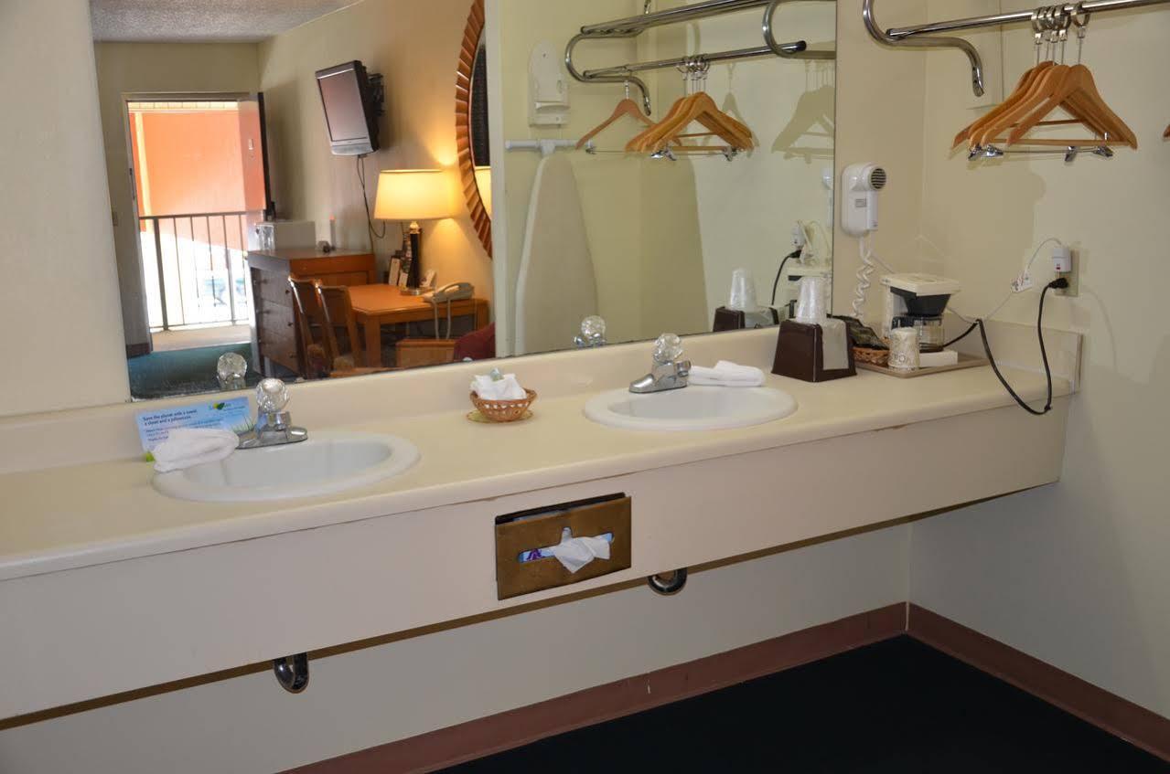Days Inn Cheraw ภายนอก รูปภาพ